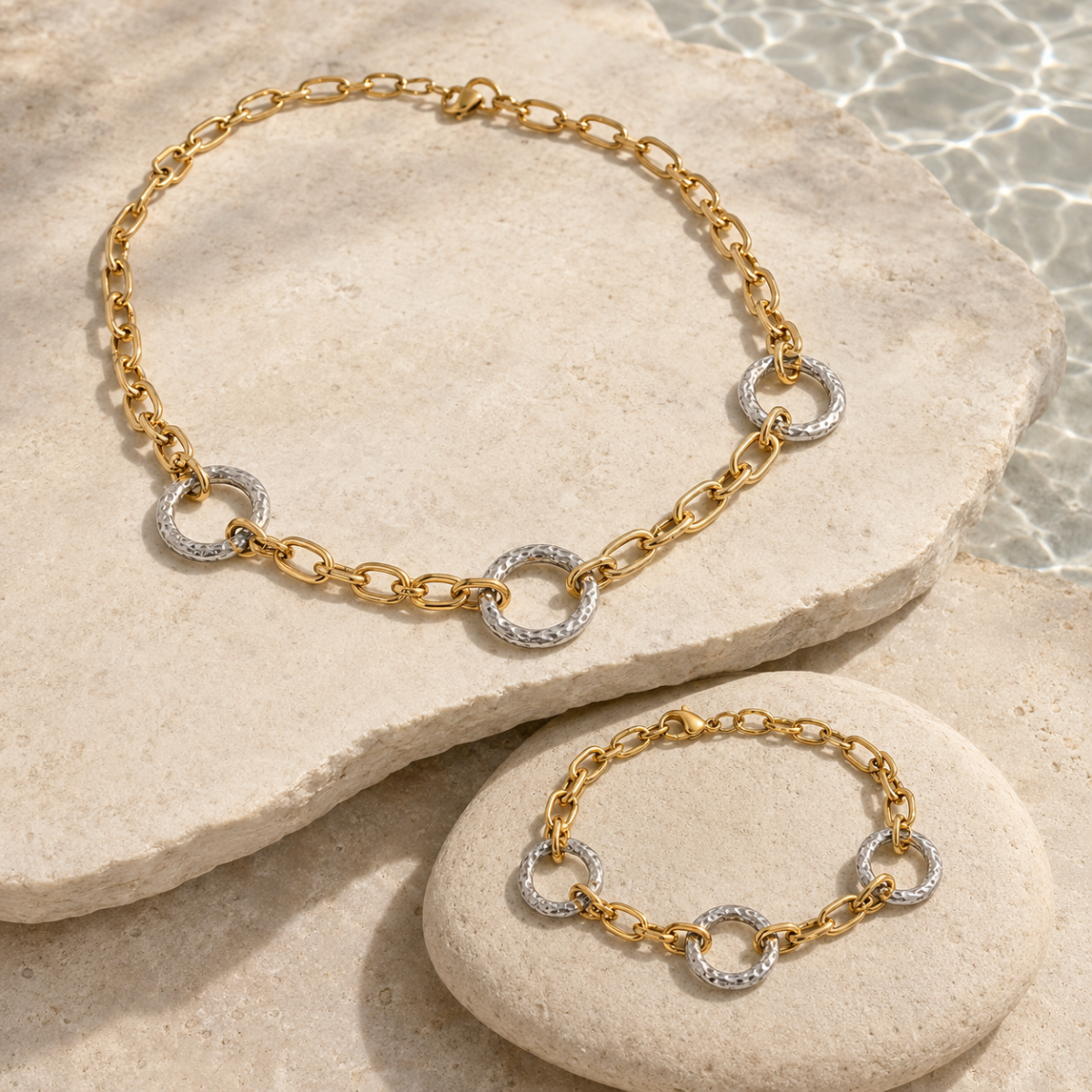 Conjunto collar y pulsera martillado – Dorado