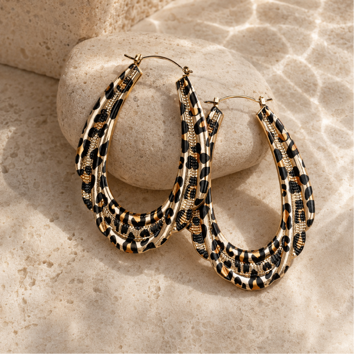 Aros geométricos martillados – Cobre leopardo
